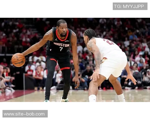 杜兰特全场发力砍下37分末节独取12分却遗憾绝杀未果 杜兰特全场发力砍下37分末节独取12分却遗憾绝杀未果